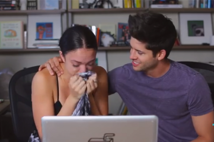 VIDEO deze jongen brengt zijn vriendin (bewust) aan het huilen