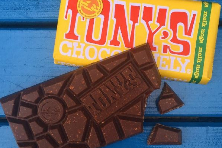Aha, dààrom zijn de chocoladerepen van Tony's Chocolonely verdeeld in ongelijke blokjes Aha, dààrom zijn de chocoladerepen van Tony's Chocolonely verdeeld in ongelijke blokjes