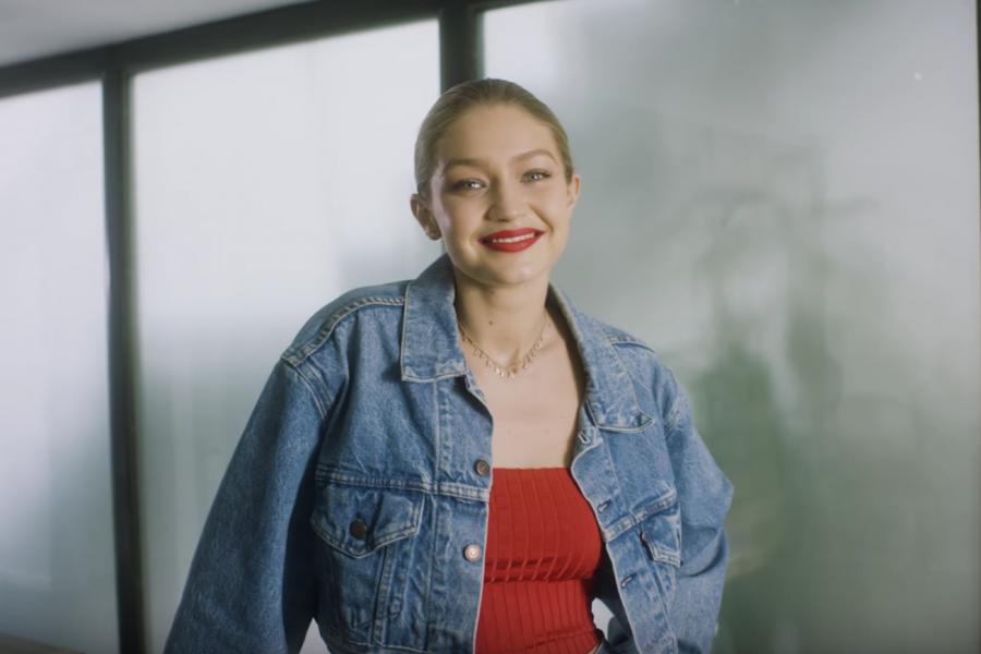 VIDEO: Gigi Hadid schittert in '73 questions' interview van 'Vogue'