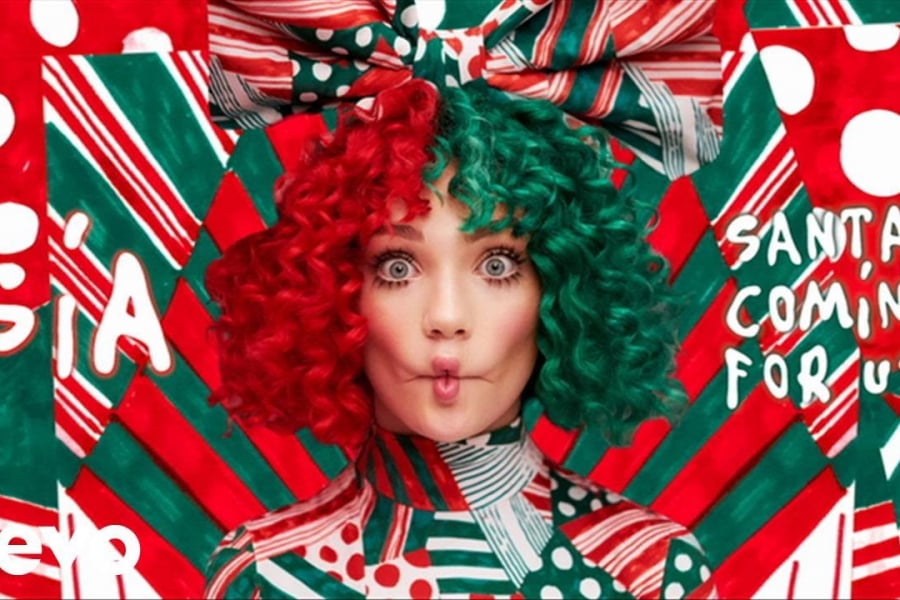 Sia Sort Une Chanson De Noel Et Le Clip Est Canon