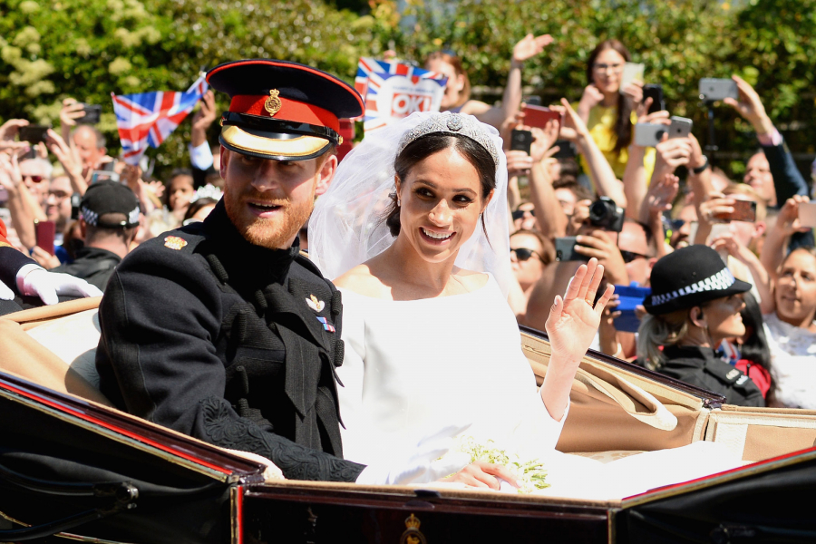 Prins Harry en Meghan Markle delen nieuwe huwelijksfoto op ...