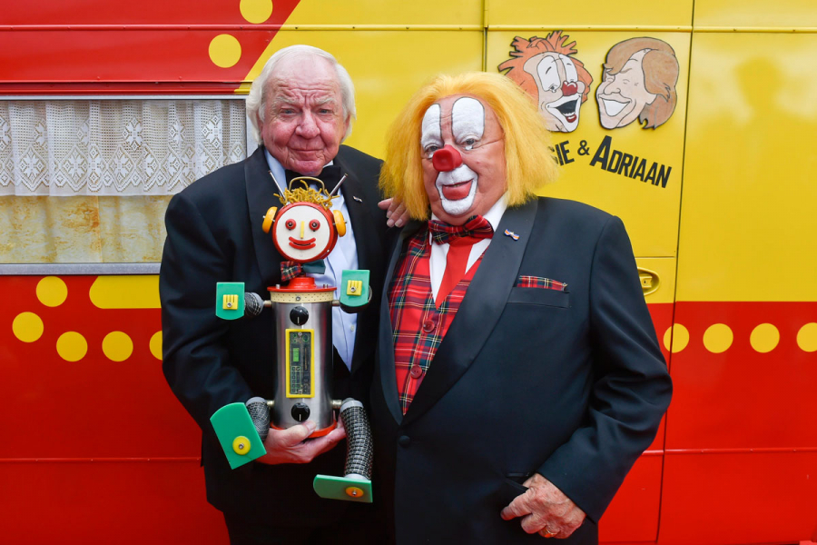 Bassie & Adriaan lanceren hun eigen kledingcollectie
