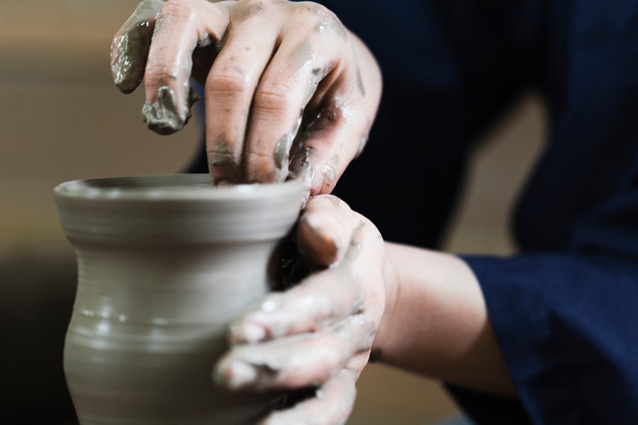 Ateliers céramique à domicile grâce à ces kits DIY (et le four est fourni)