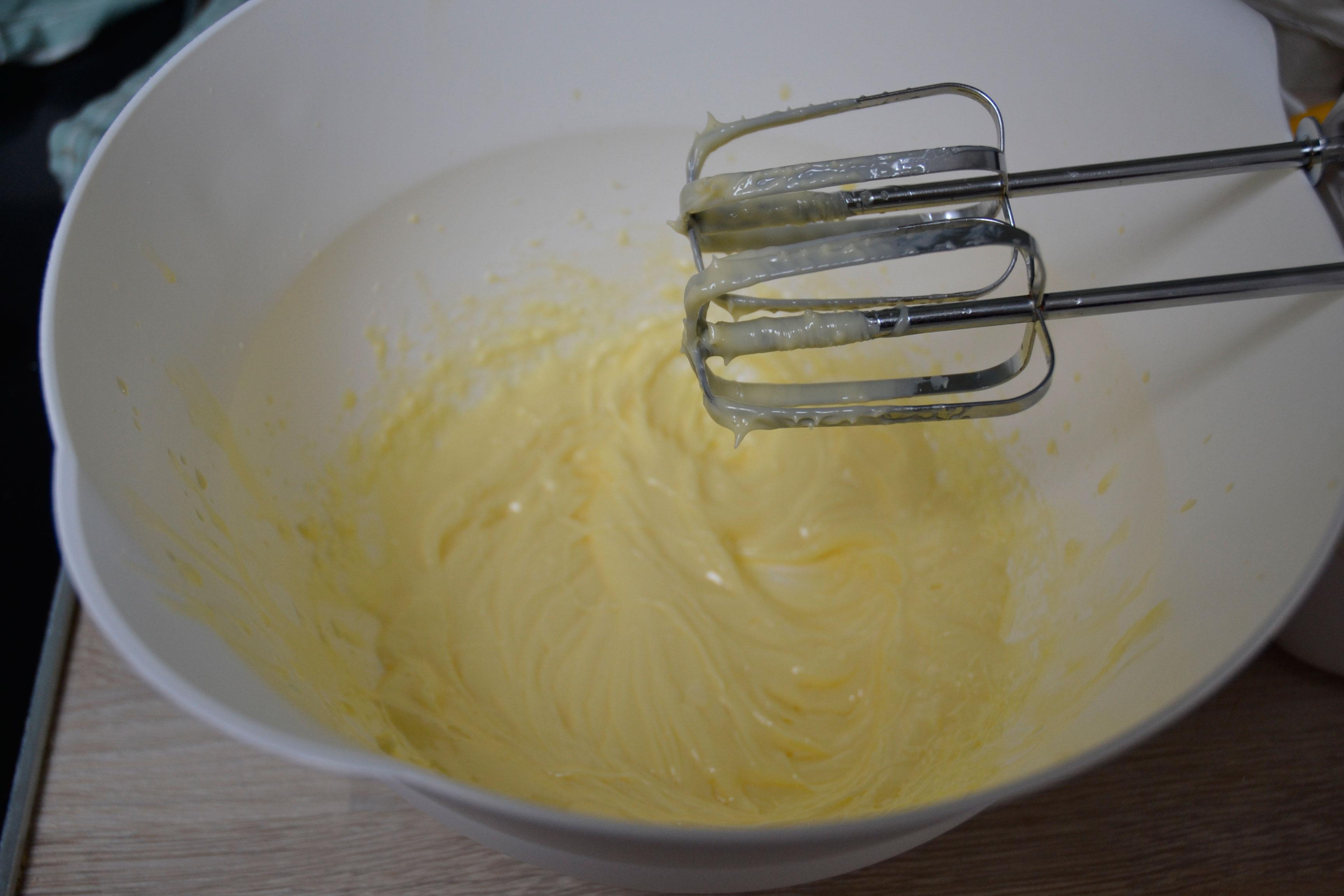 Battre le beurre et le sucre