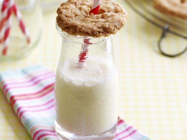 Bananenmilkshake met haverkoekjes