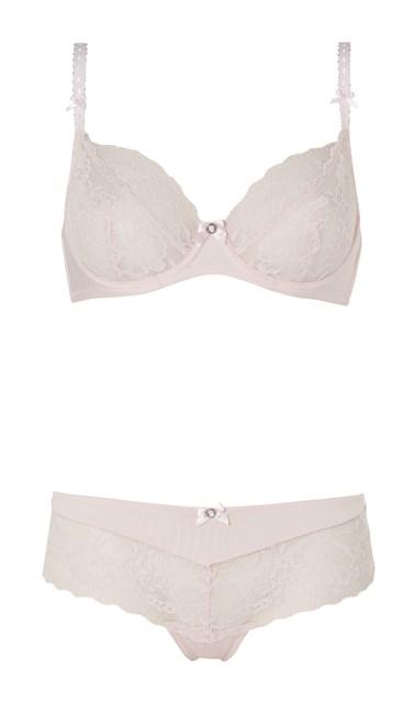 Eenvoudig lingeriesetje - Hunkemöller - 24,99 euro voor de beha en 14,99 euro voor de slip