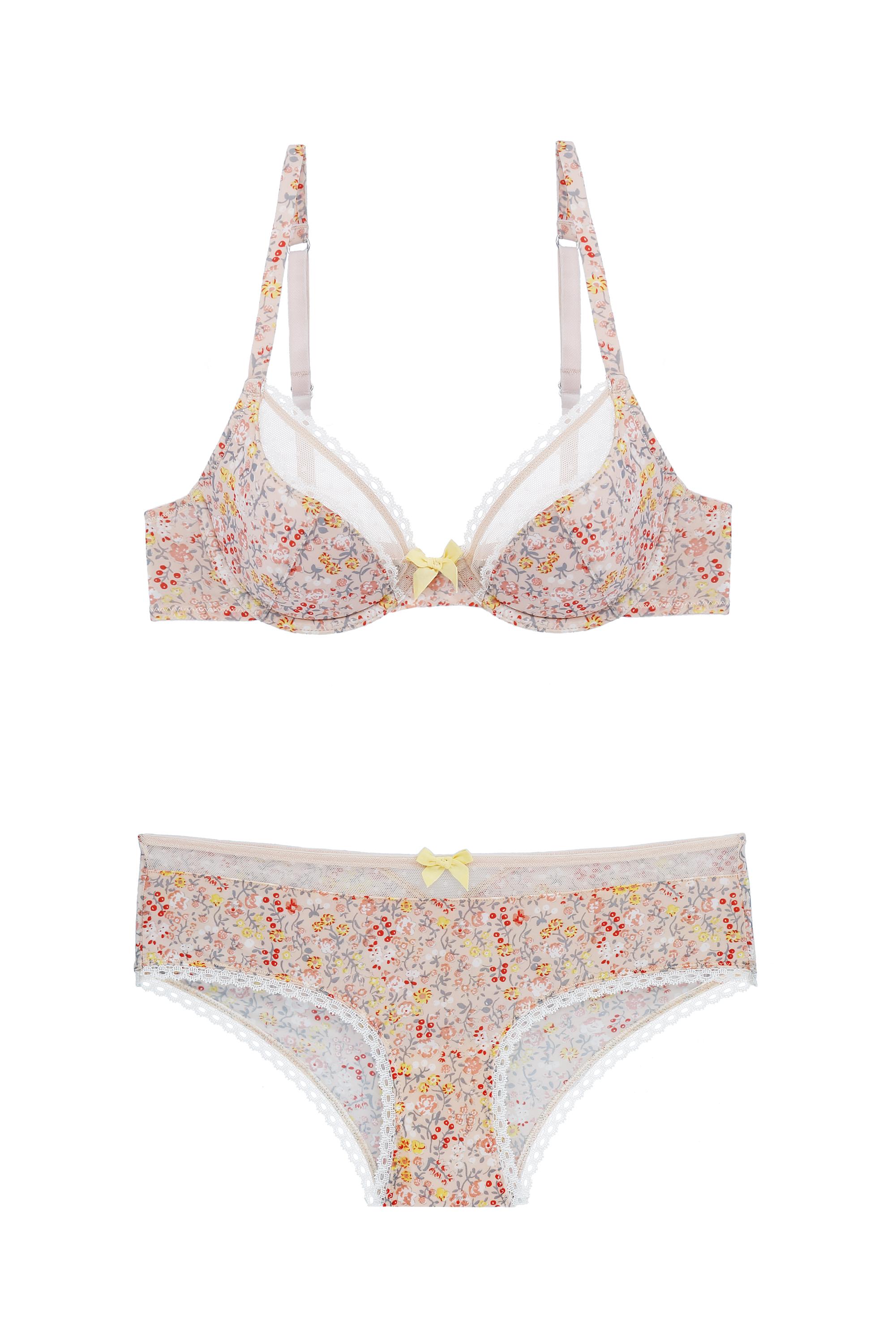 Setje met bloemenprint - Etam - 24,90 euro voor de beha en 12,90 euro voor de slip
