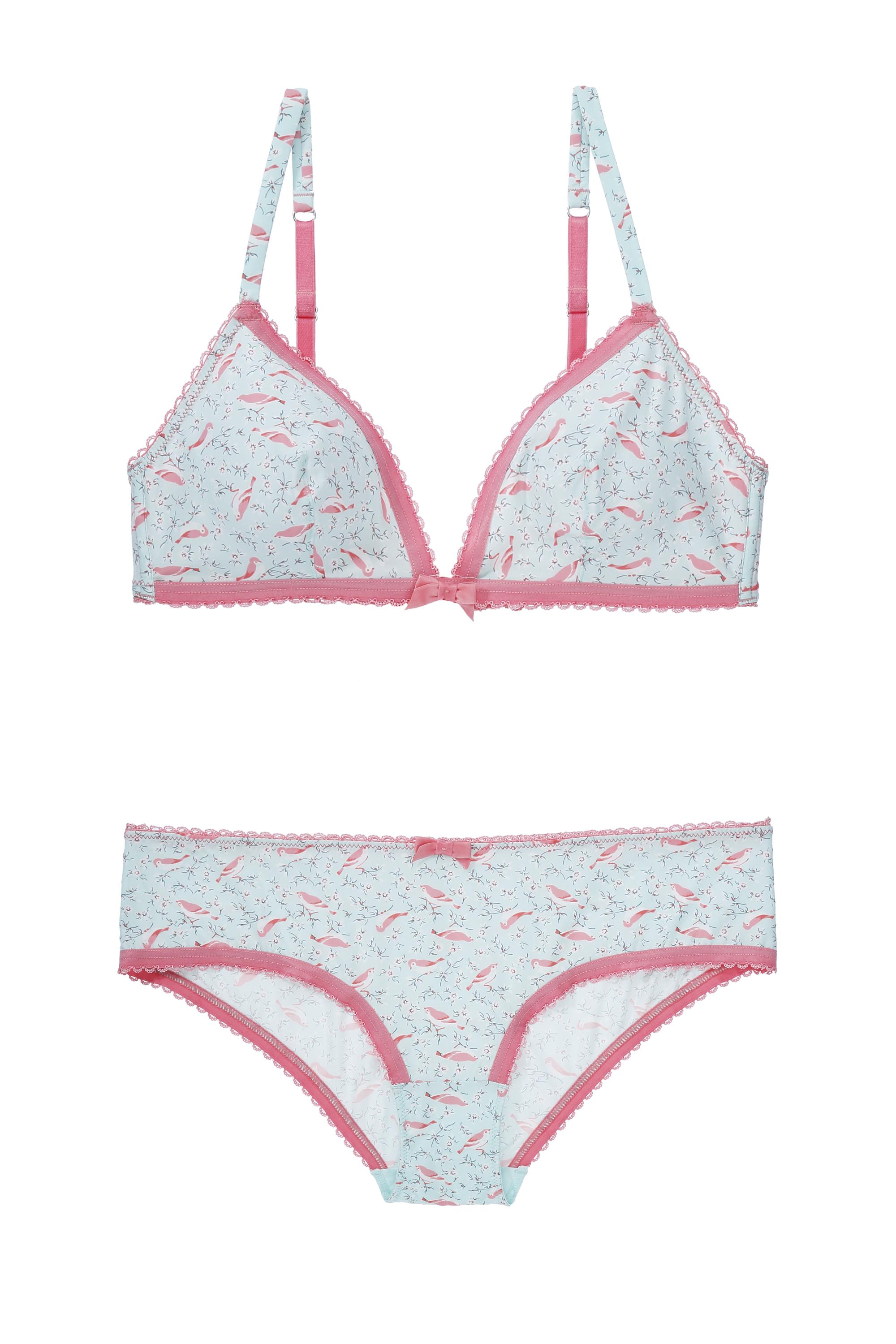 Lichtkleurig lingeriesetje - Etam - 22,90 euro voor de beha en 12,90 euro voor de slip