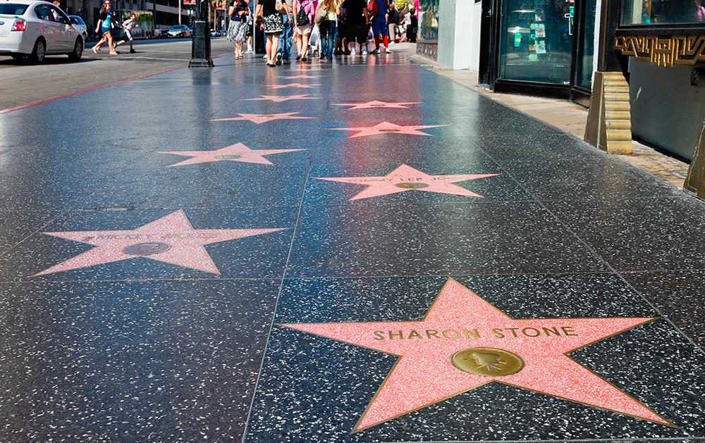 Que doivent faire les stars pour avoir leur étoile à Hollywood?