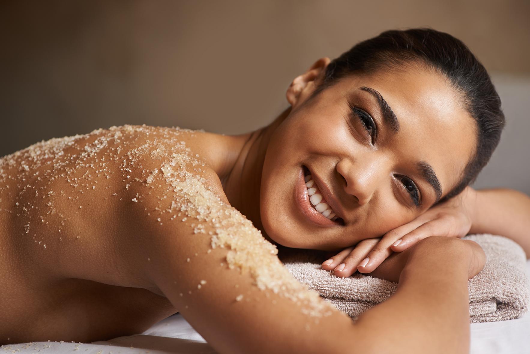 A Quoi Sert Les Grains De Beauté Qu'est-ce qu'un peeling? - Femmes d'Aujourd'hui
