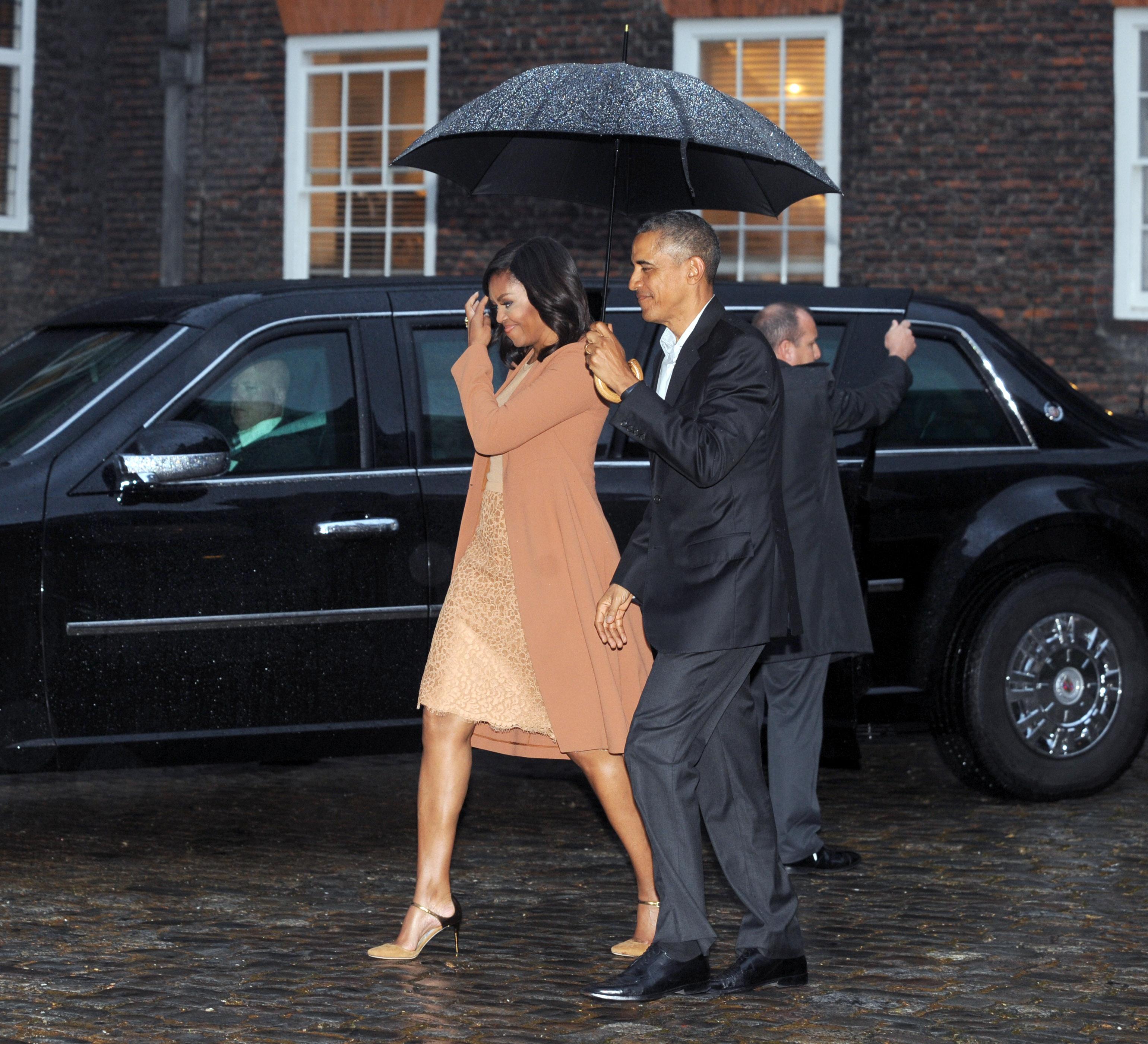 Photo Must Be Credited ©Kate Green/Alpha Press 079965 22/04/2016 President Barack Obama and First Lady Michelle Obama of the United States of America arrive for a dinner at Kensington Palace in London. Reporters / Alpha
