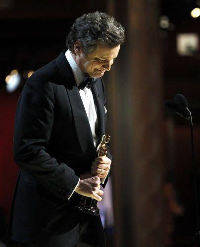 Colin Firth ontvangt de Oscar voor beste acteur voor zijn rol in "The King's Speech"