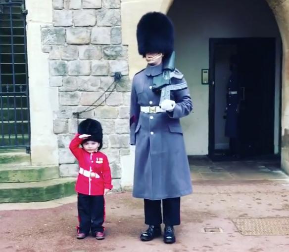 Garde De La Reine D Angleterre Femmes D Aujourd Hui