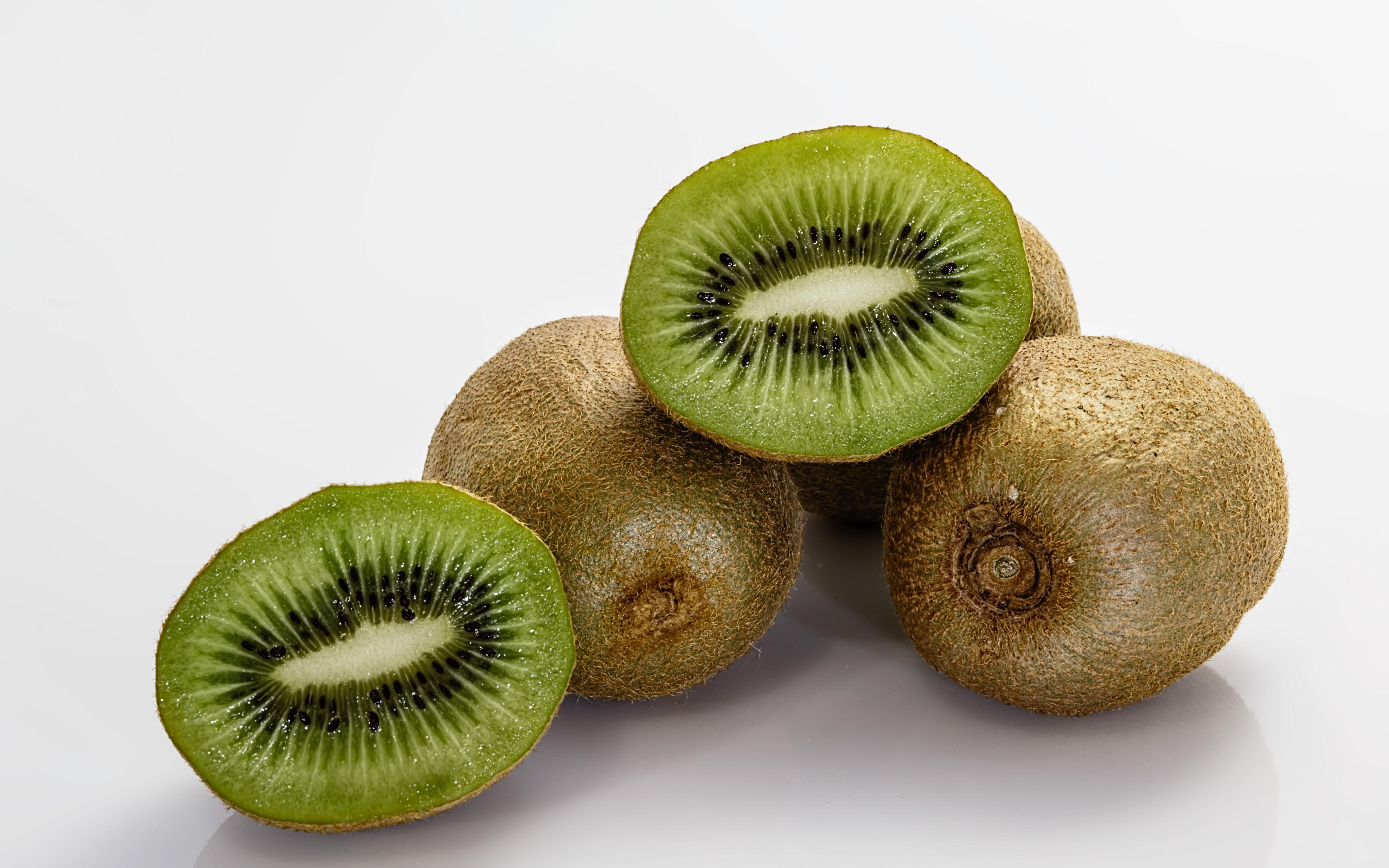 AHA daarom eet je een kiwi best met z'n schil op AHA daarom eet je een kiwi best met z'n schil op
