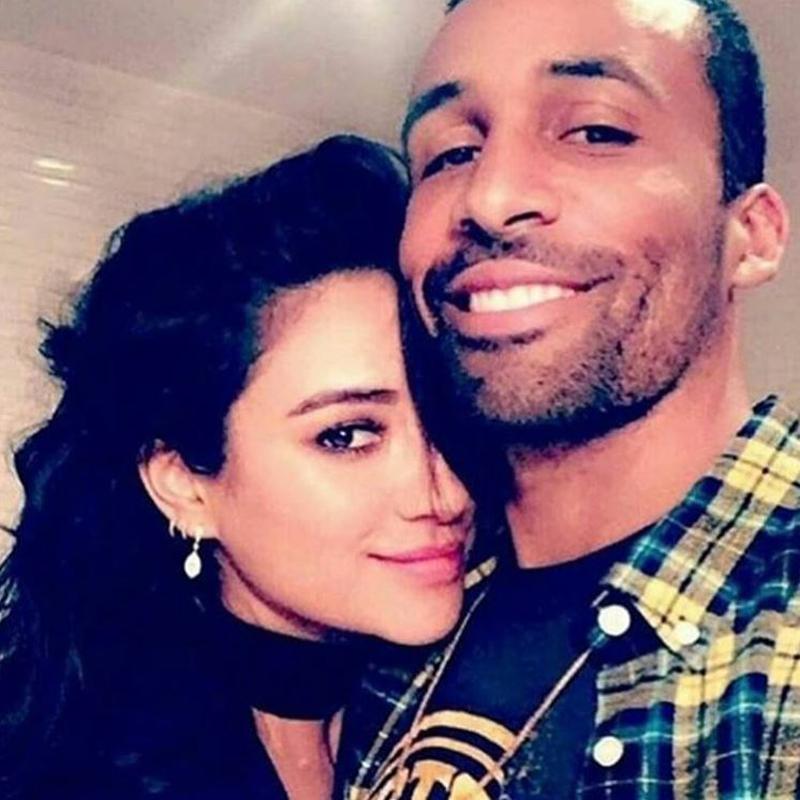 Shay Mitchell toont haar vriendje op de schattigste manier ooit aan ...