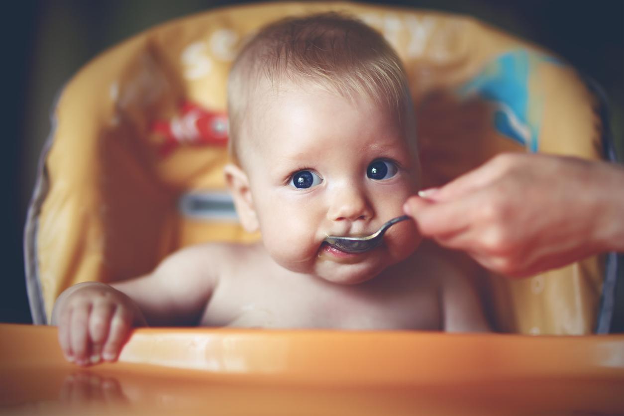 Diversification Alimentaire A Quel Age Bebe Peut Il Manger Des Aliments Solides Femmes D Aujourd Hui Mamans