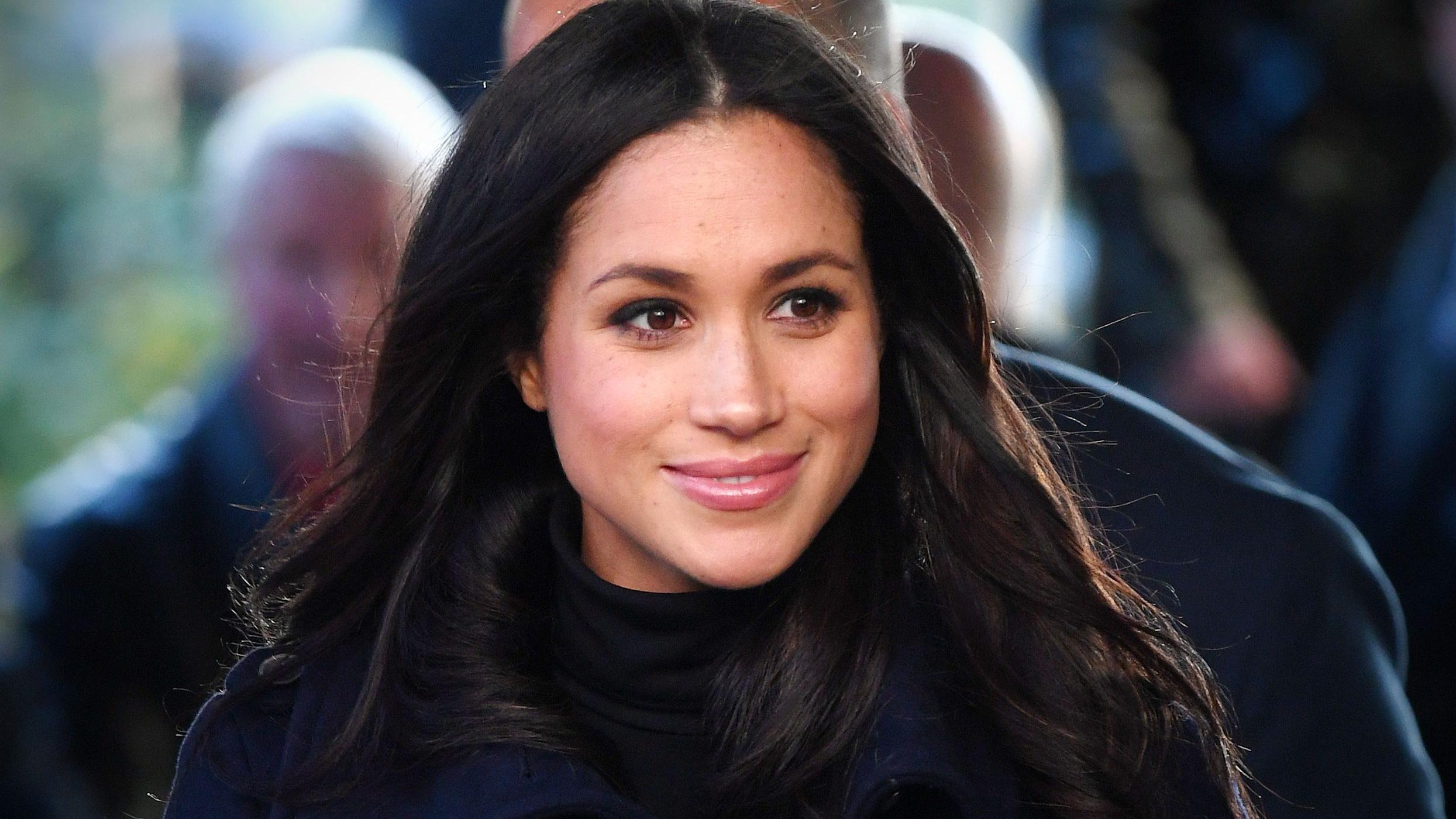 Meghan Markle breekt de koninklijke etiquette met haar ...