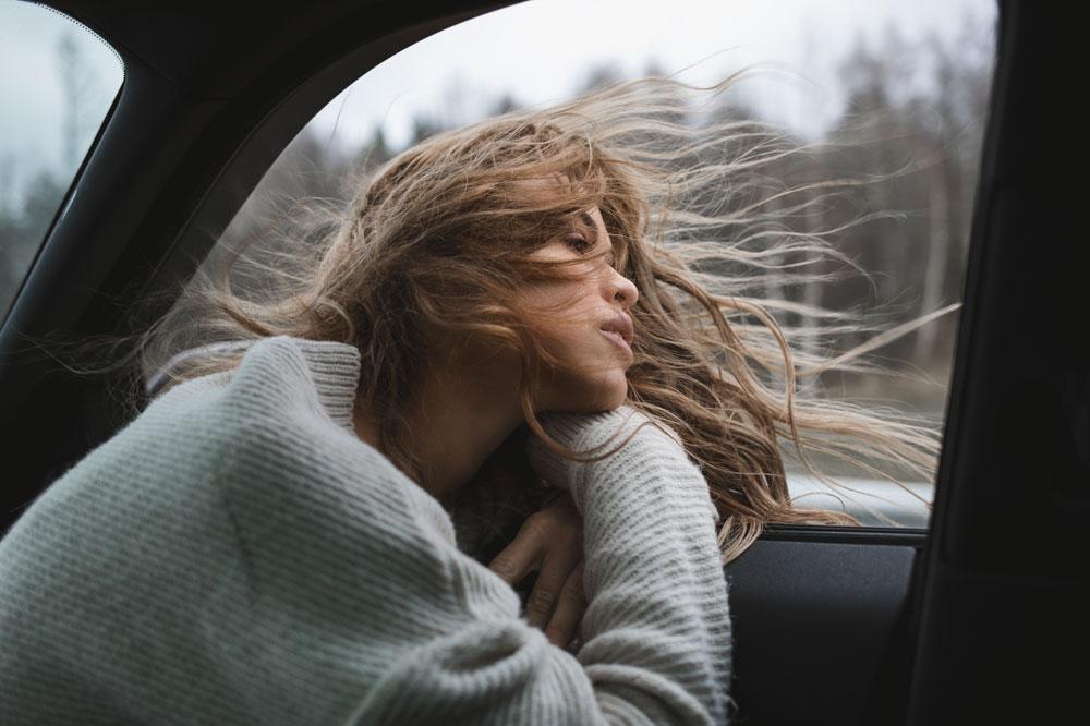 Femme Triste Fenetre Voiture Femmes D Aujourd Hui