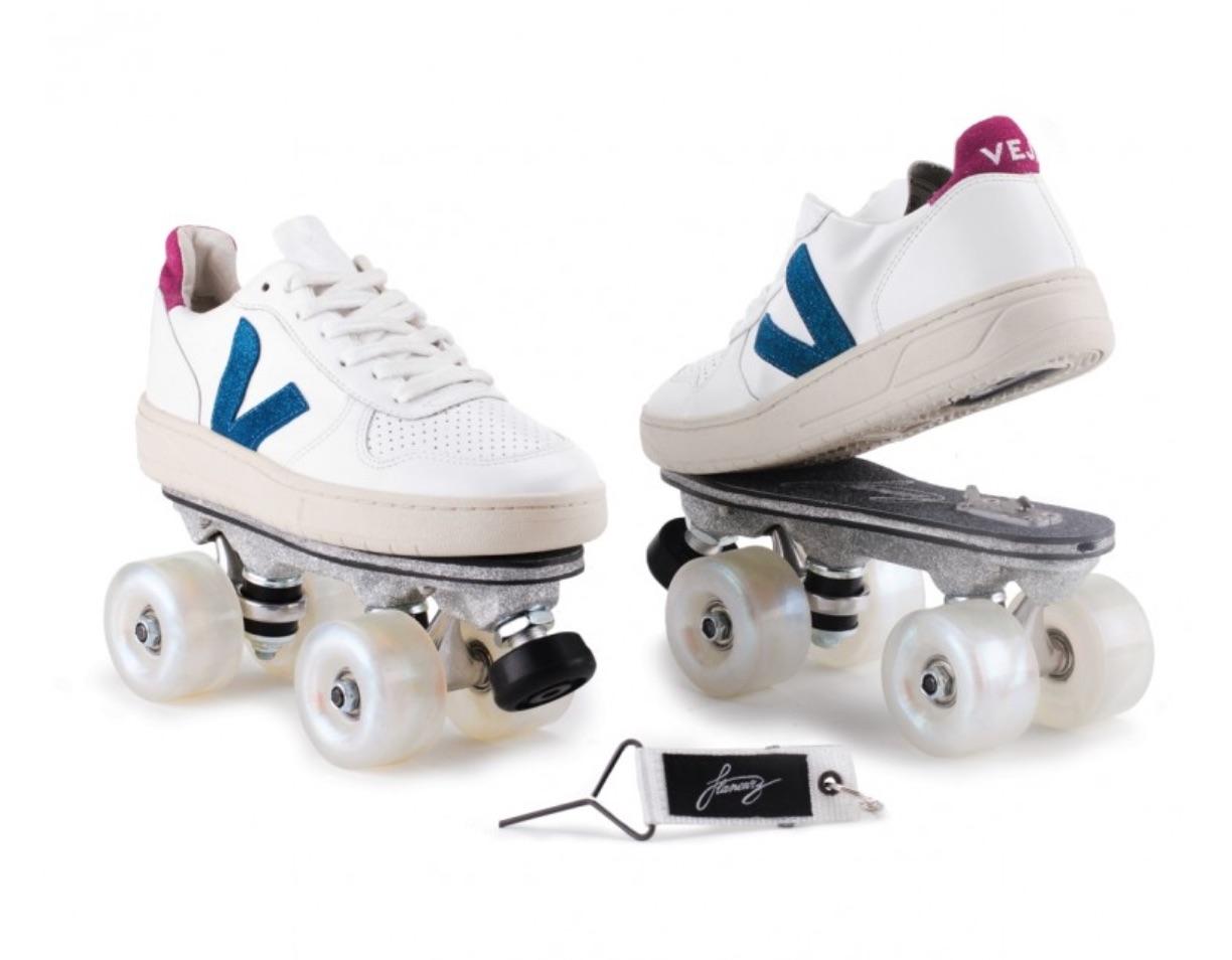 Ce super gadget transforme nos sneakers en patins à roulettes