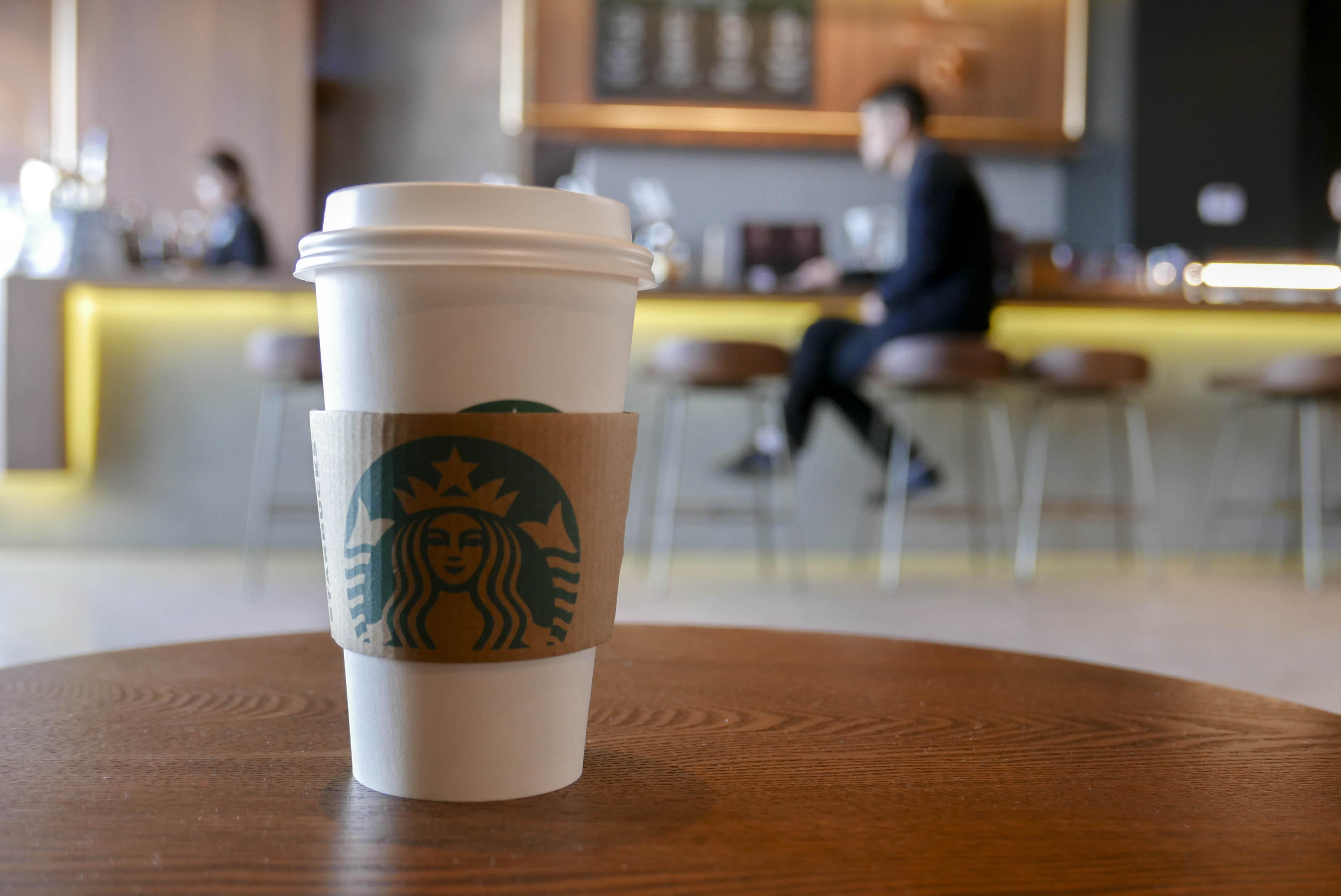 Tall, grande, venti: pourquoi les gobelets Starbucks portent-ils ces noms?  - Libelle Lekker