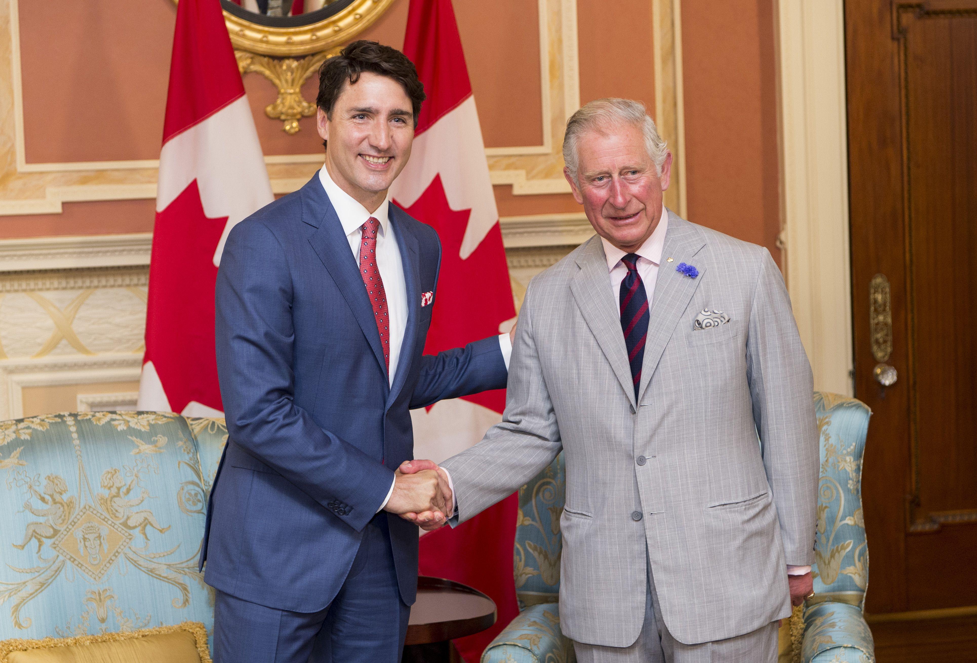 Prins Charles ontmoette Justin Trudeau op 1 juli 2017 in Rideau Hall te Ottawa, Canada.