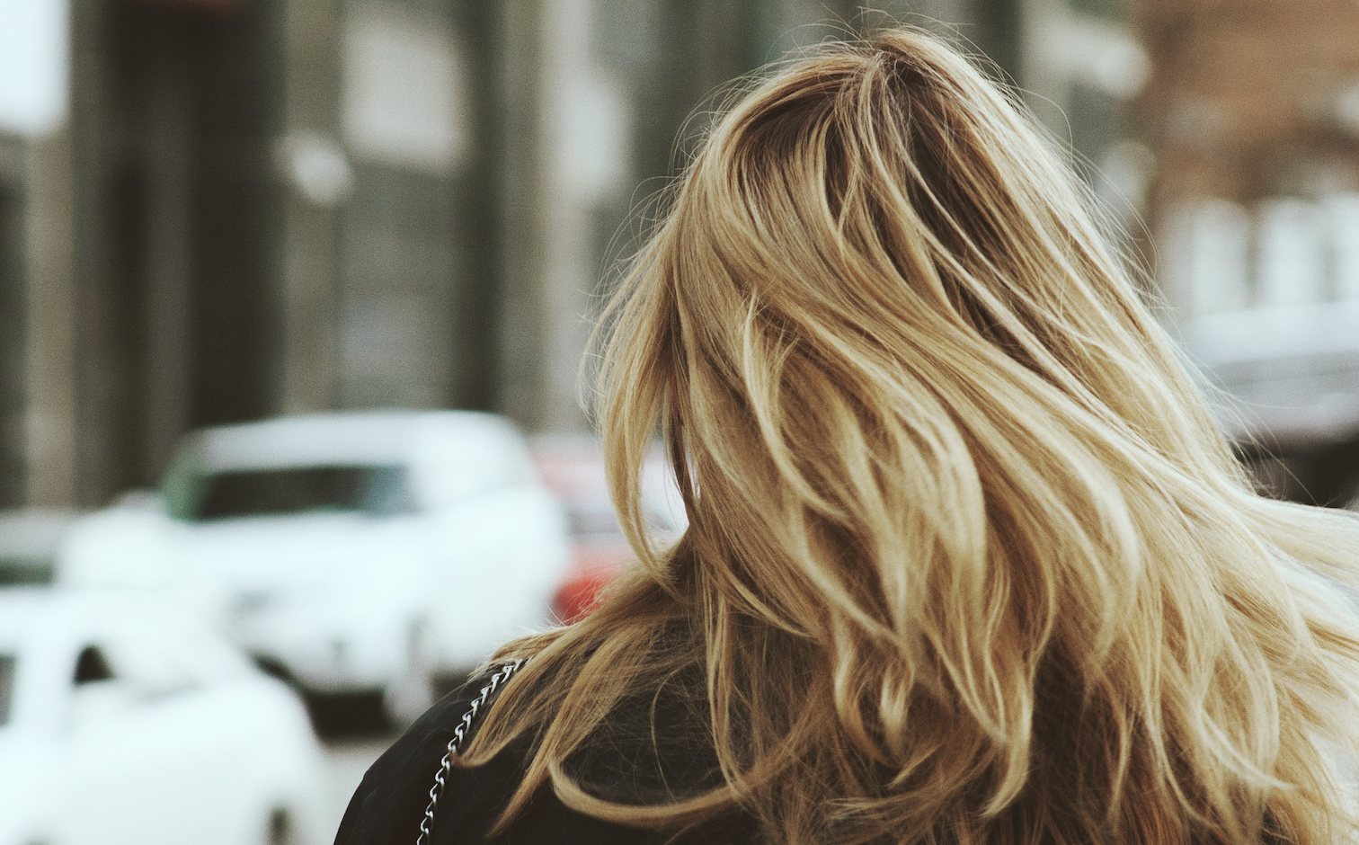 Cheveux secs: 5 astuces pour les rendre tout doux