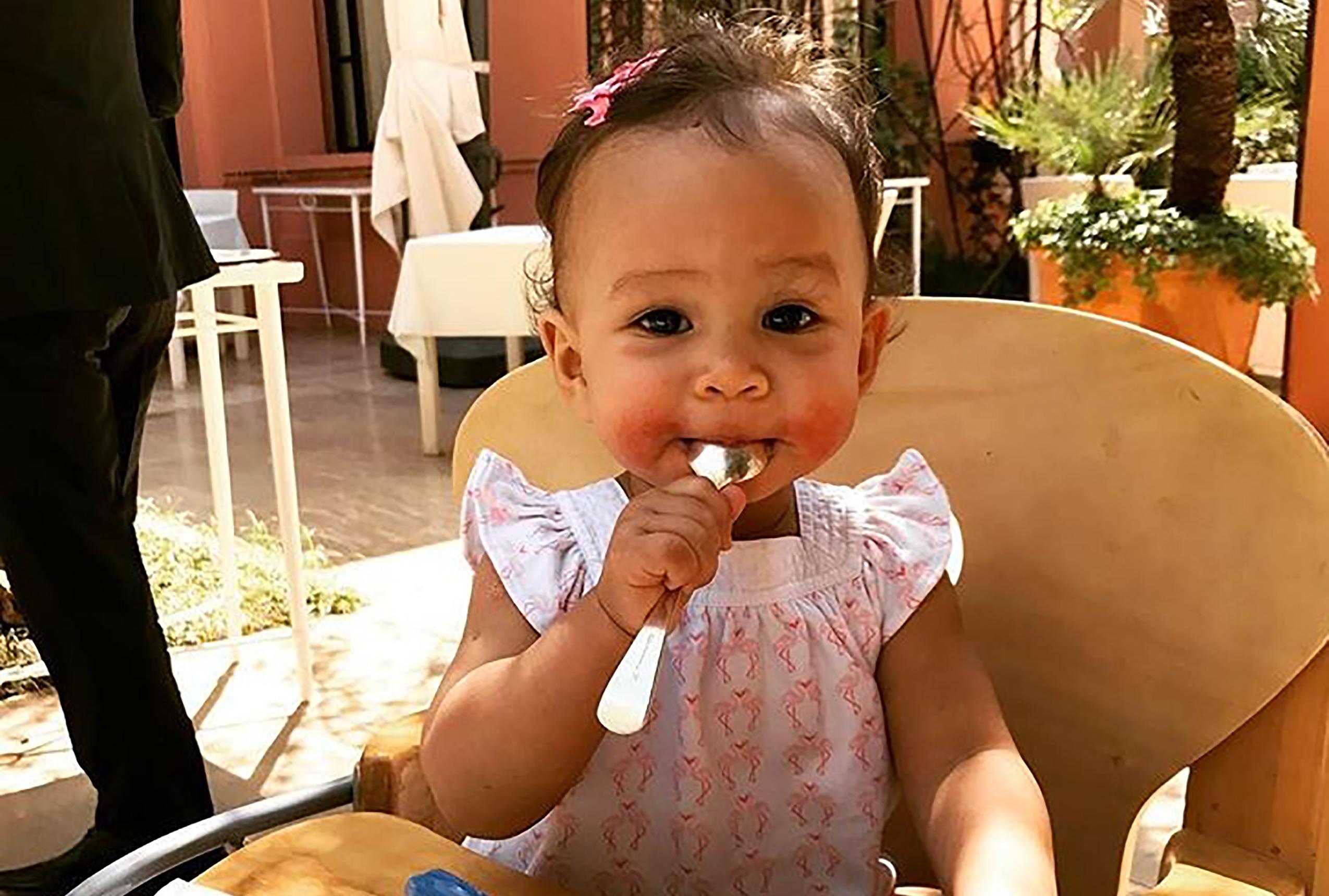 L Astuce A Piquer A Chrissy Teigen Pour Faire Manger Son Enfant Femmes D Aujourd Hui Mamans