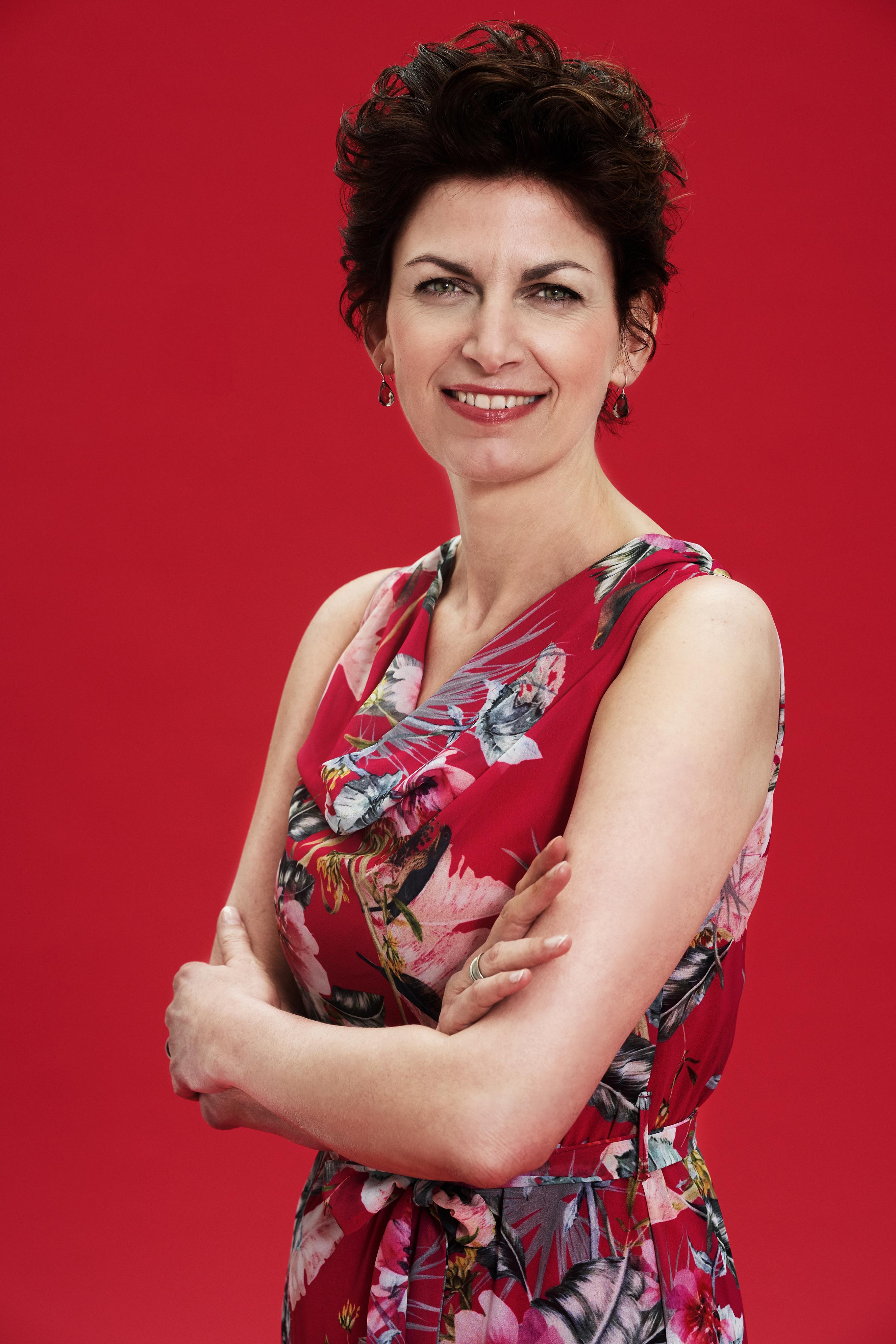 Rode jurk met bloemenprint €49,99