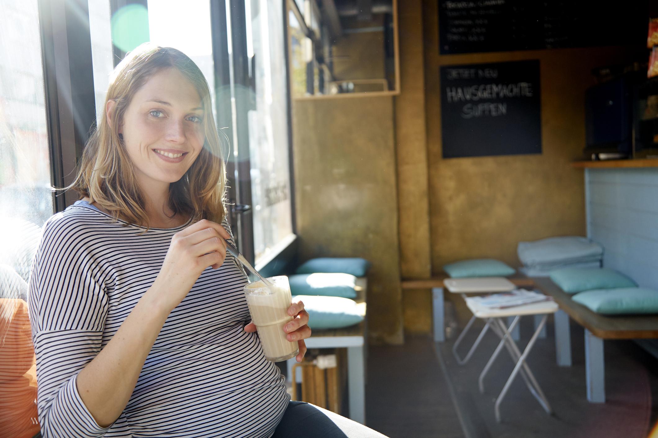 Goeie Vraag Wat Mag Je Wel En Niet Drinken Tijdens Je Zwangerschap Libelle Mama