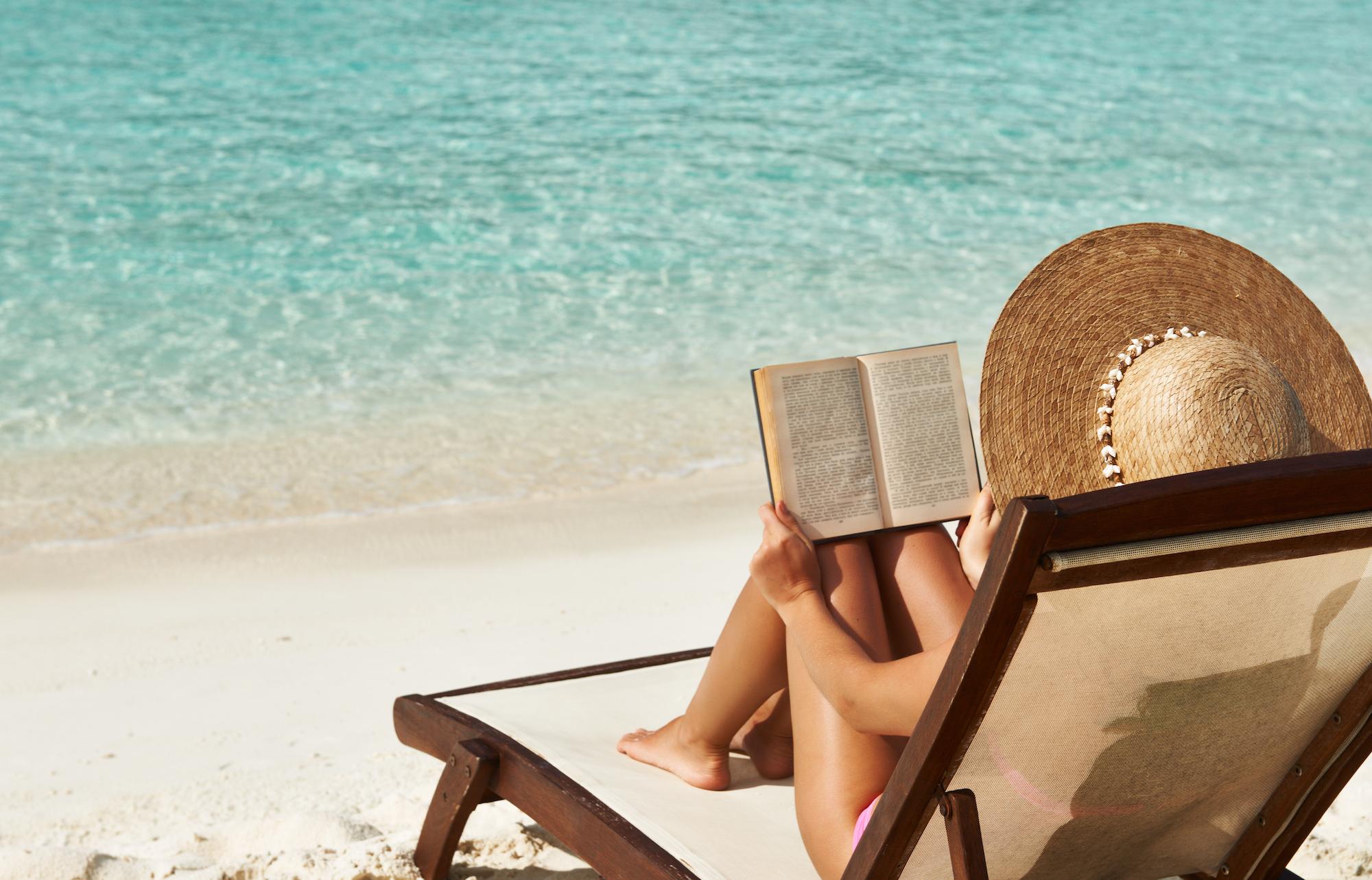 Lecture à la plage nouveautés pour frissonner dans votre transat