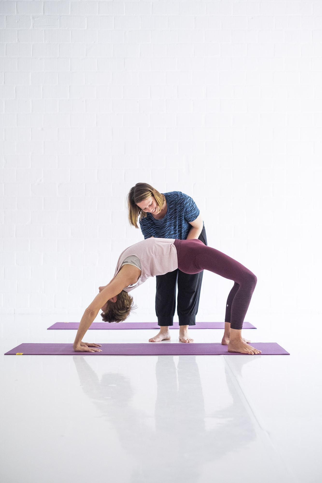 Testé: une séance de yoga les yeux fermés avec Sandrine Dans