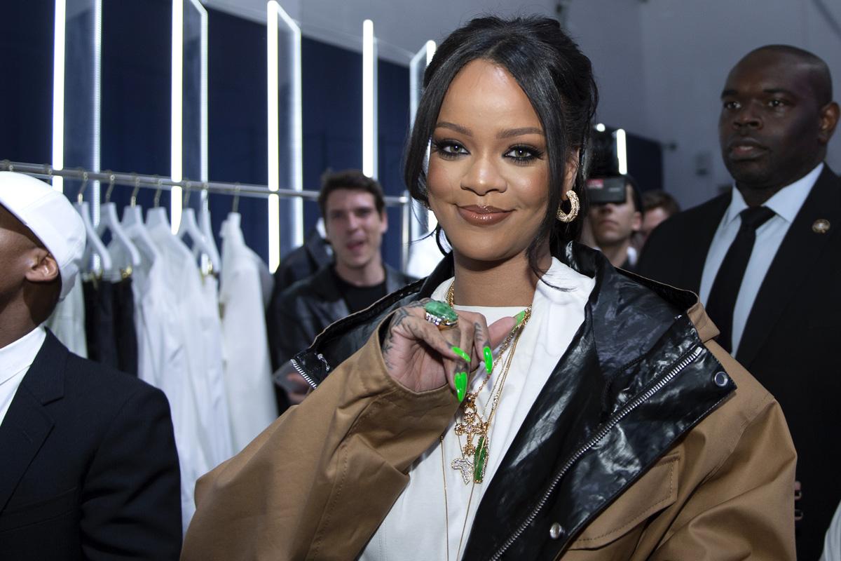 Daarom verbande Rihanna alle fotografen en gsm's op haar modeshow
