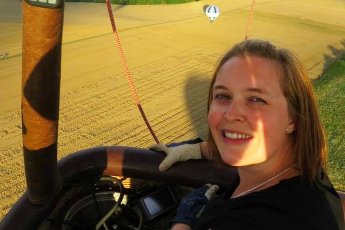 VROUWEN MET STOERE HOBBY'S: Tineke (31) vaart met een luchtballon