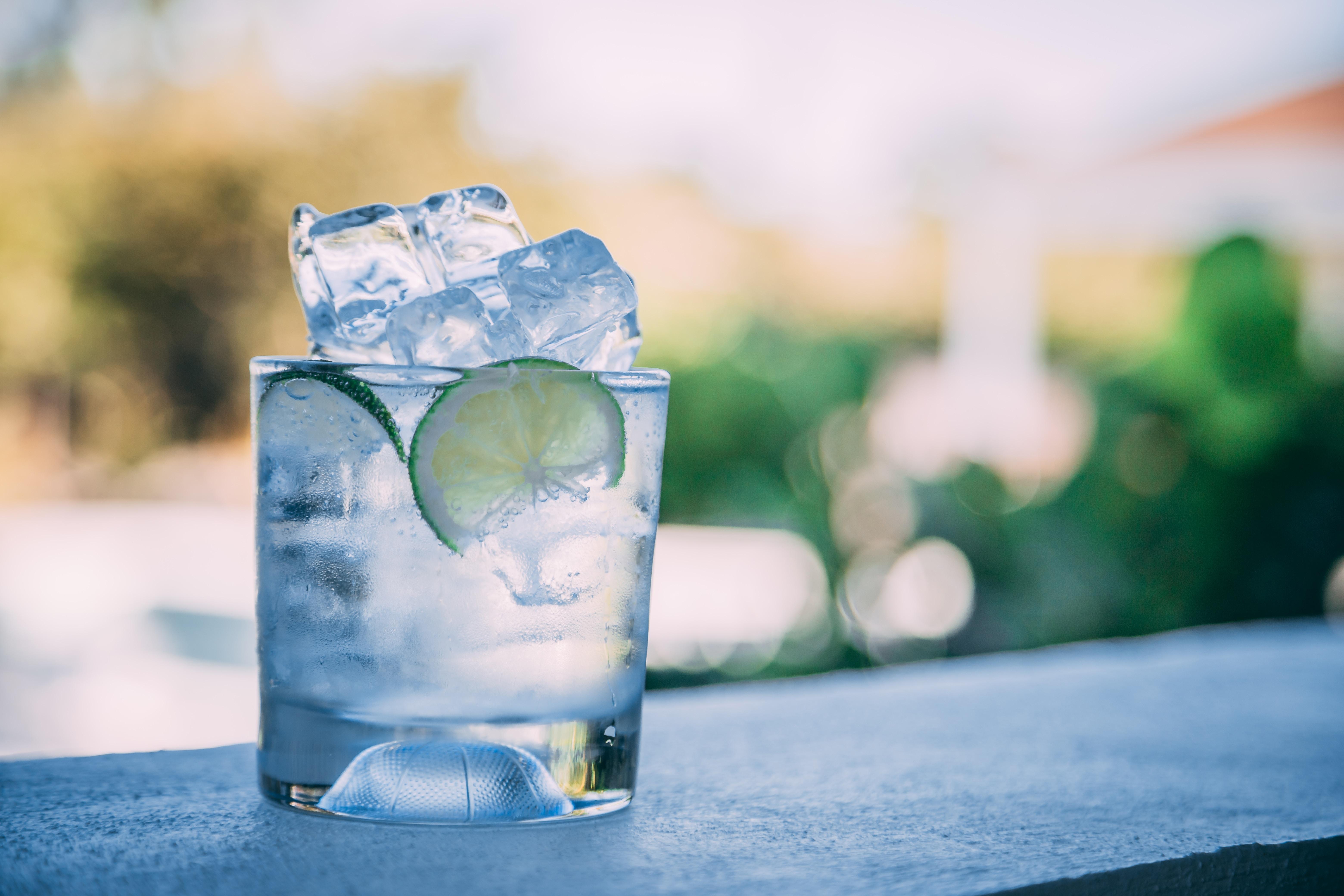 Boire du gin tonic permet de lutter contre le rhume (et c'est la