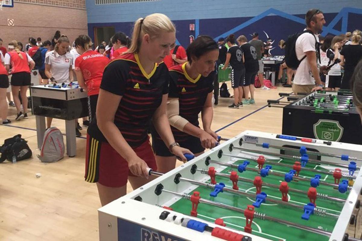 VROUWEN MET STOERE HOBBY'S: Wendy (38) doet aan tafelvoetbal