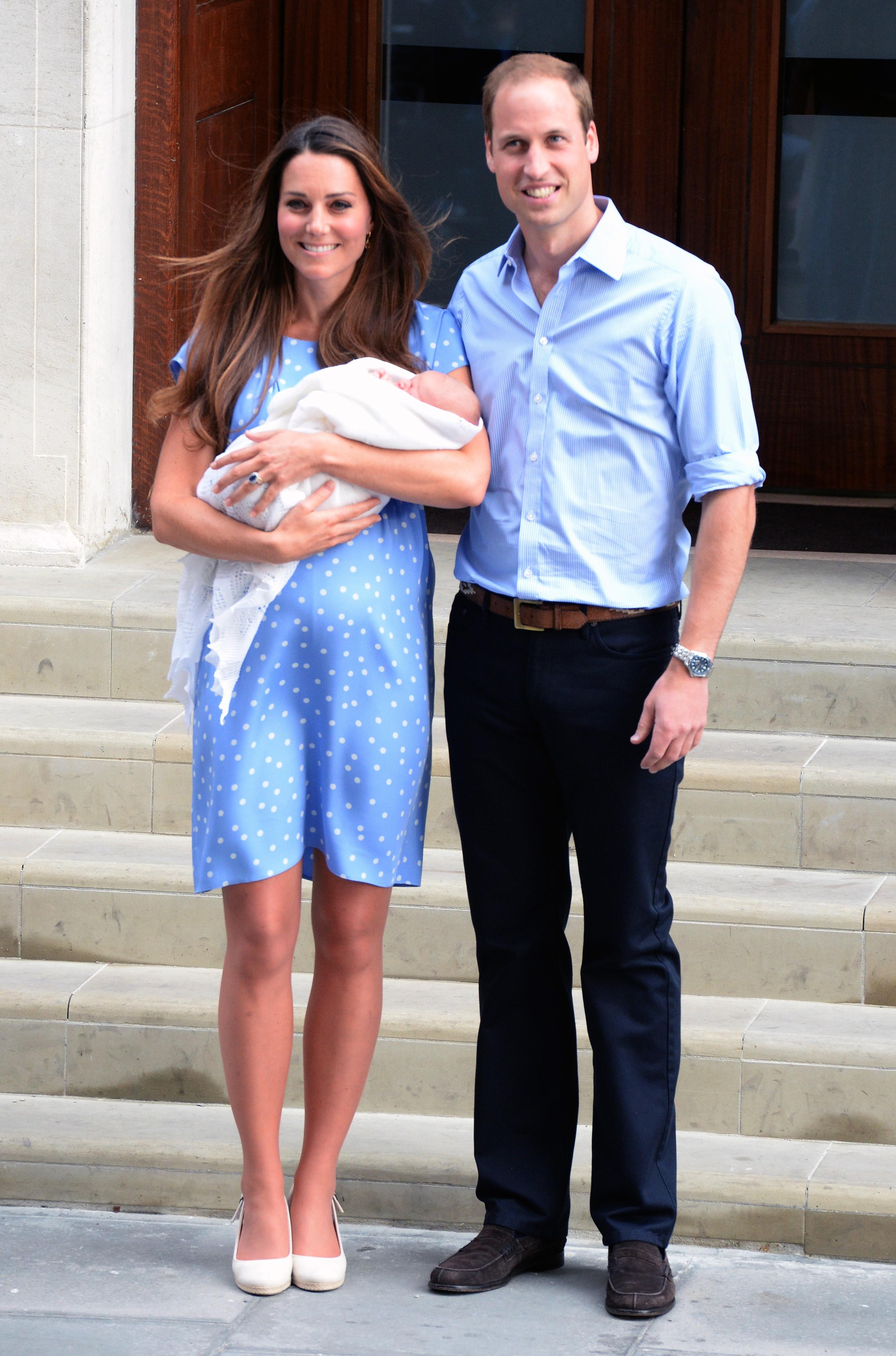 Kate Middleton met William en George, enkele uren na de bevalling.