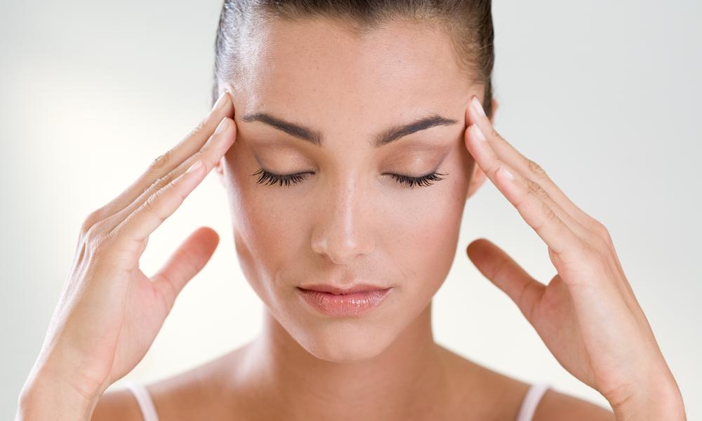 6 exercices de yoga facial pour un visage plus détendu Femmes d