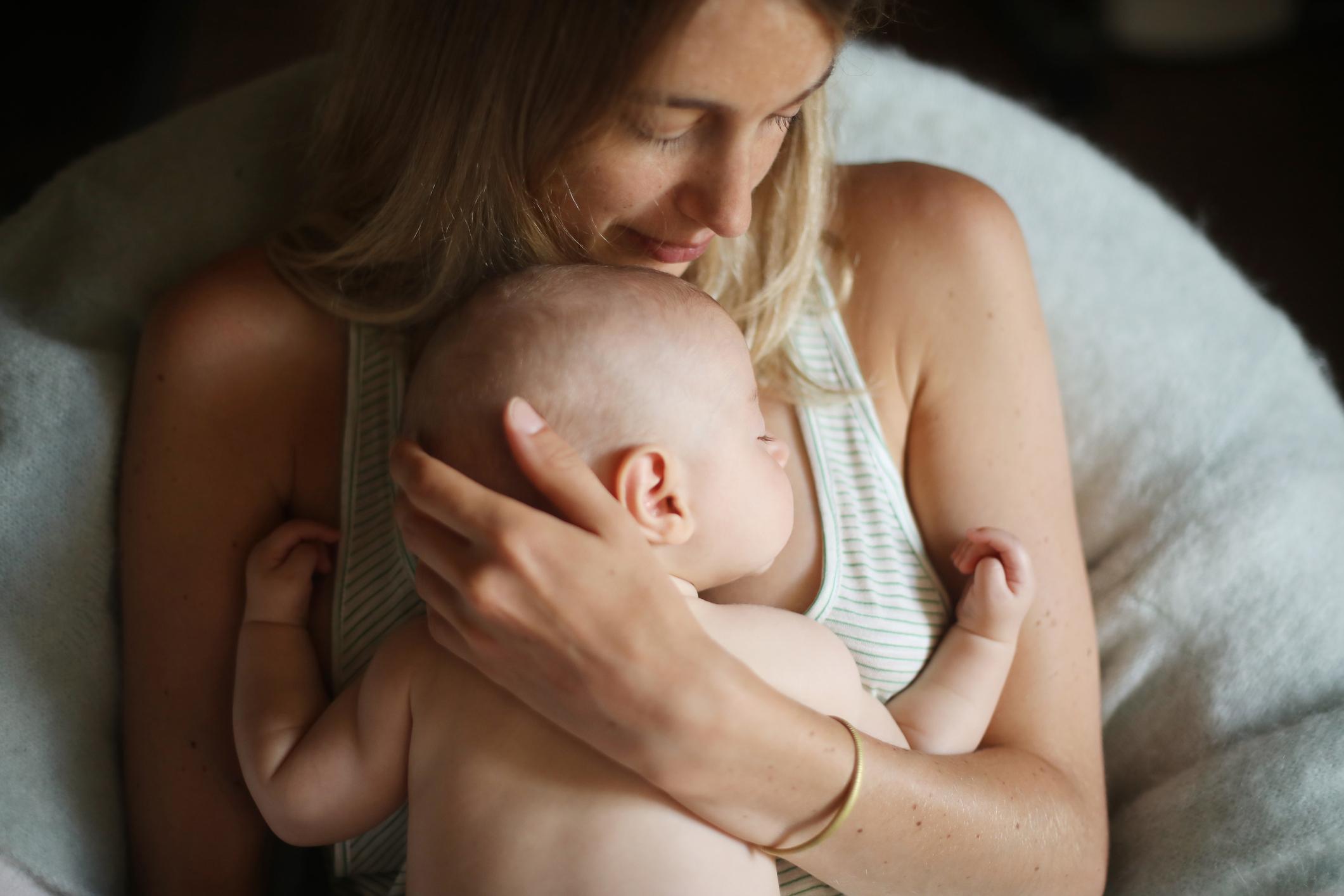 Waarom Sommige Mama S Liever Niet Hebben Dat Je Hun Baby Vasthoudt Libelle Mama