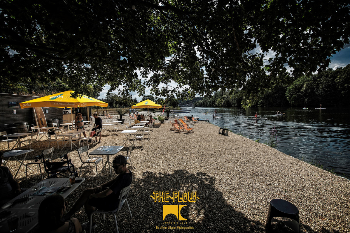 The Flow une plage où faire du paddle ouvre en bord de Meuse à Namur