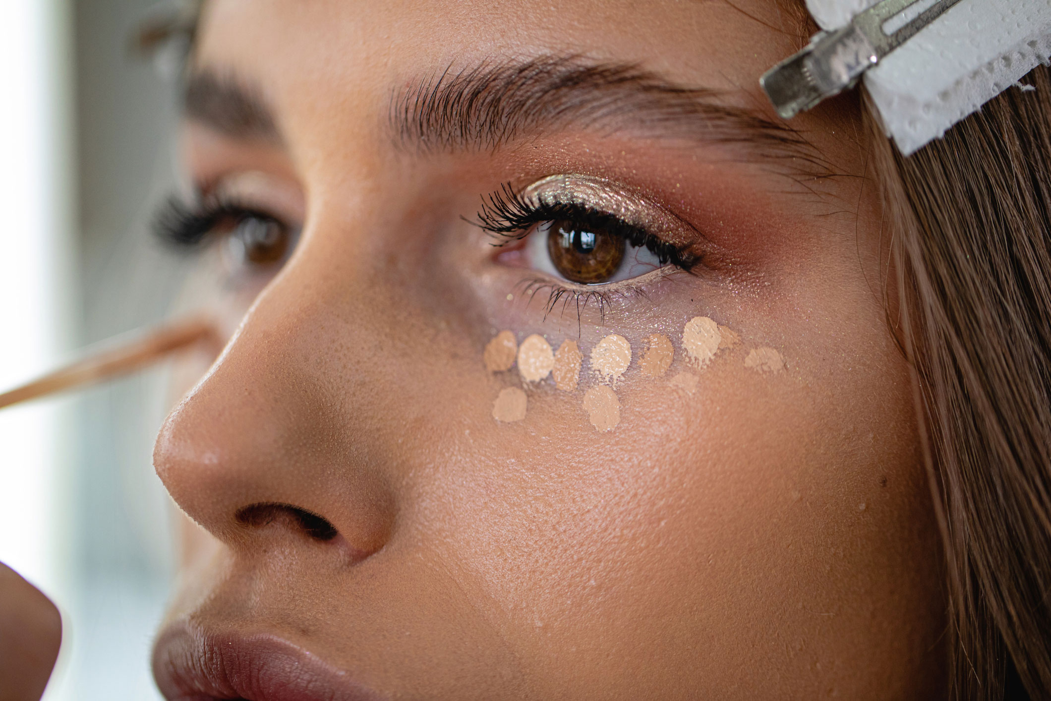 7 lichtreflecterende concealers die de huid onder je ogen meteen