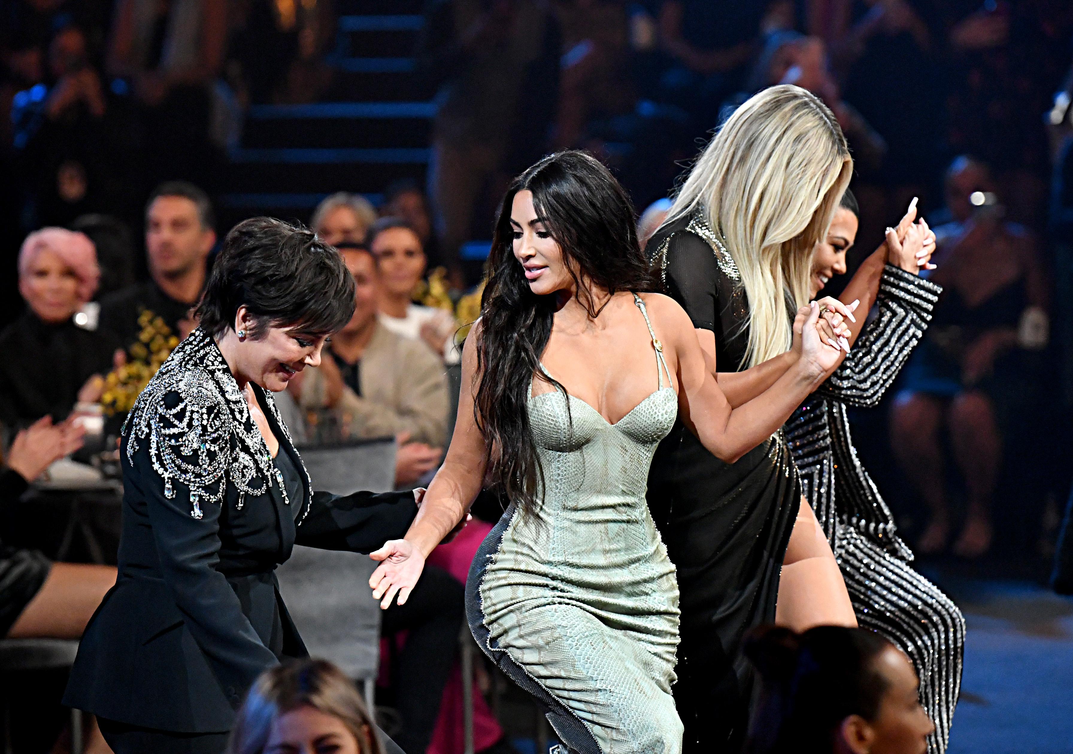 L Incroyable Famille Kardashian Saison 10 Vf L Incroyable Famille Kardashian Saison 10 Episode 10 - undreflect