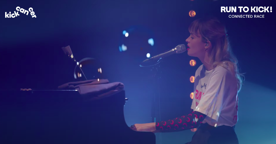 Angele Et La Montre Magique Angèle reprend Gun N'Roses et le résultat est magique