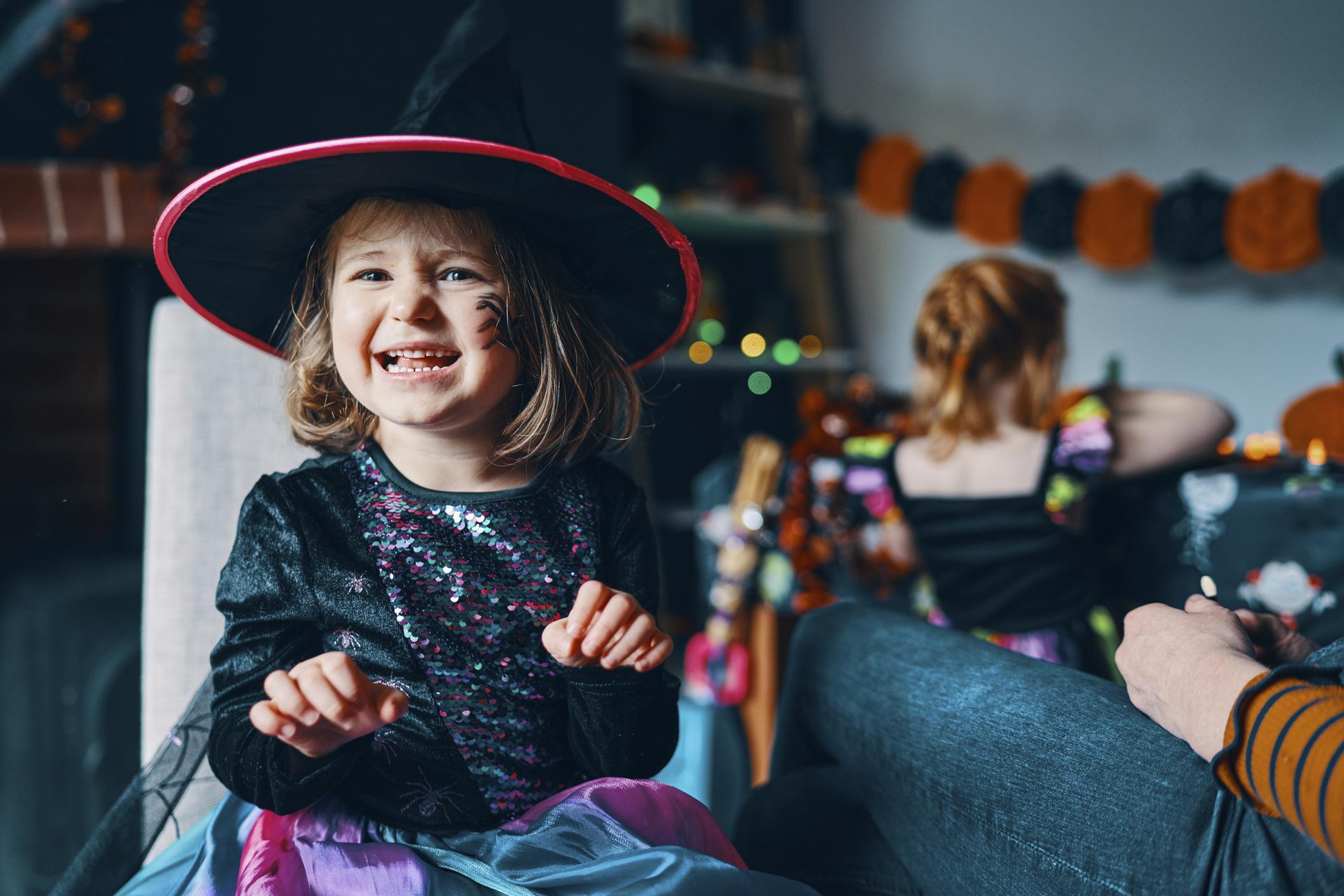 10 façons de fêter Halloween à la maison avec des enfants