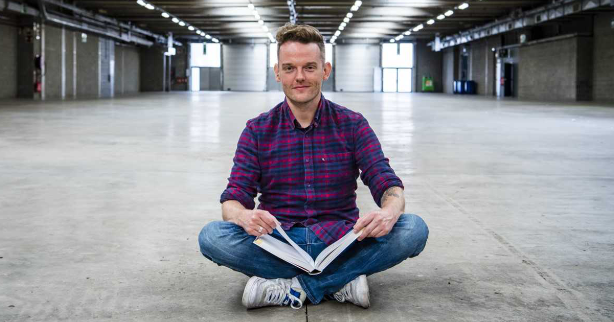 Tom Decook Tom De Cock: 'Mijn man is de rots in de branding, ik ben de emo trut'