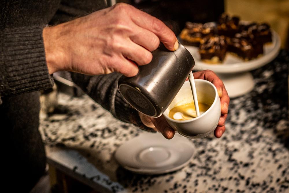 L'importance de moudre son café à la maison. – Cafés Van Hove
