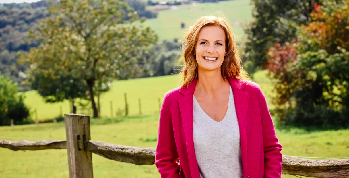 Mélanie L Amour Est Dans Le Pré 2021 Age L'AMOUR EST DANS LE PRÉ: deux candidats ont enfreint les règles du jeu
