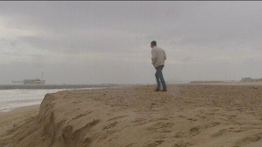 Tonnen zand weggespoeld aan de kust door stormweer