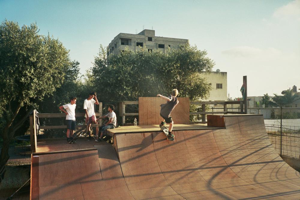 IN BEELD Fotostudent schiet opmerkelijke beelden van skaters op de Westelijke Jordaanoever