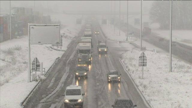 Sneeuw en regen zetten verkeer vast in regio Kortrijk