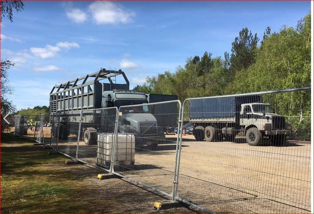 Bedrijf uit Zwevezele levert vrachtwagens aan Jurassic World voor vervoer van... dinosaurussen